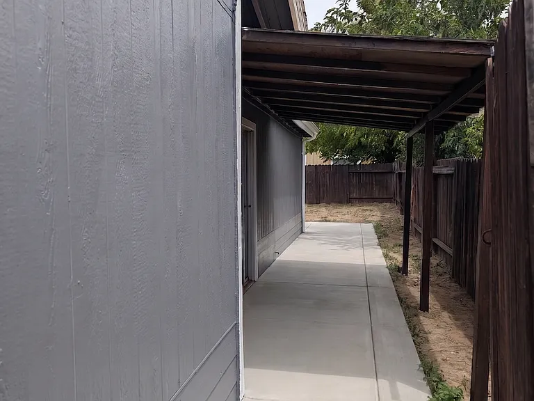 7464 Della Cir — Photo 2