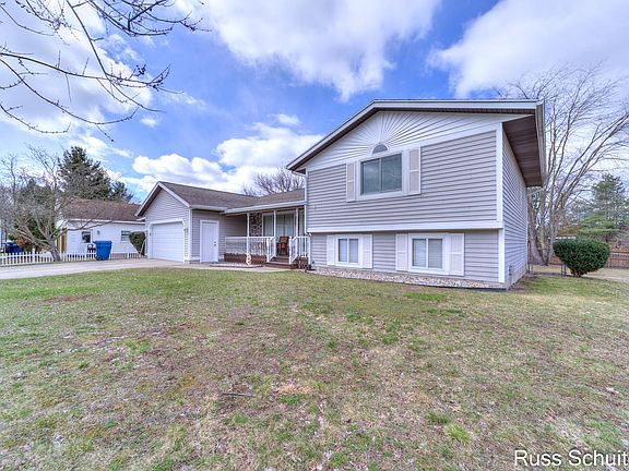 3rd image of 3759 W Fuller Dr
