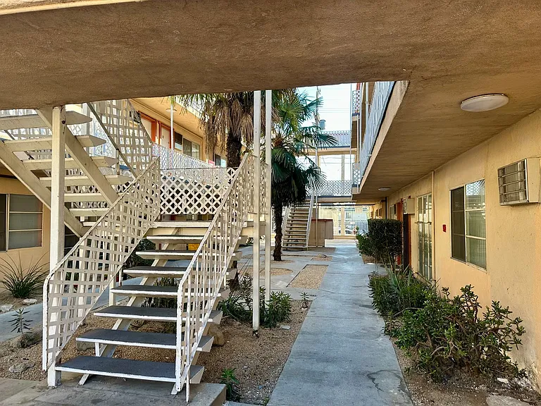 15526 Nordhoff St #A29 — Photo 9