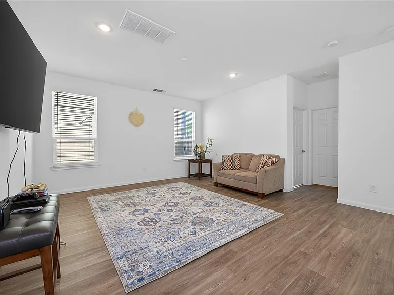 7326 Madison Commons Ln — Photo 6