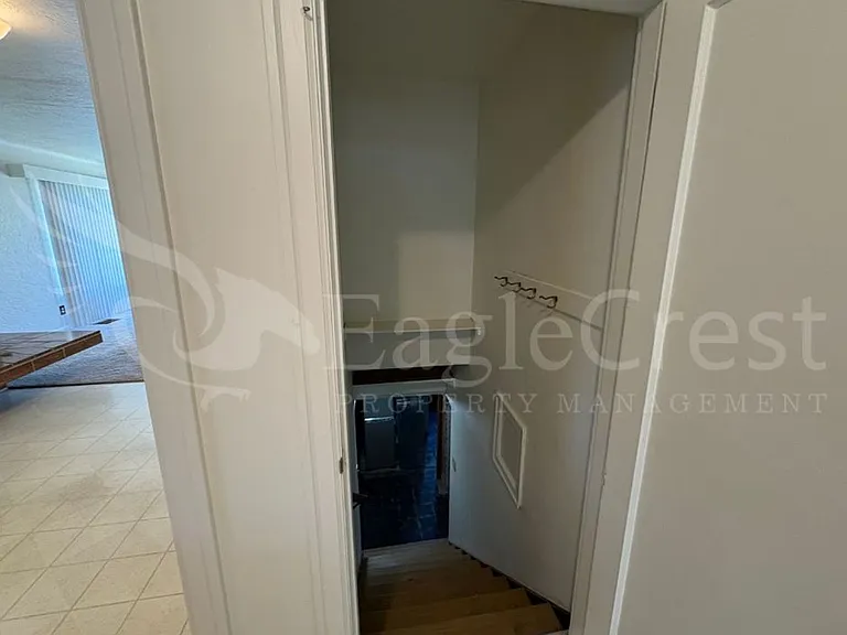 542 E Chestnut St — Photo 41