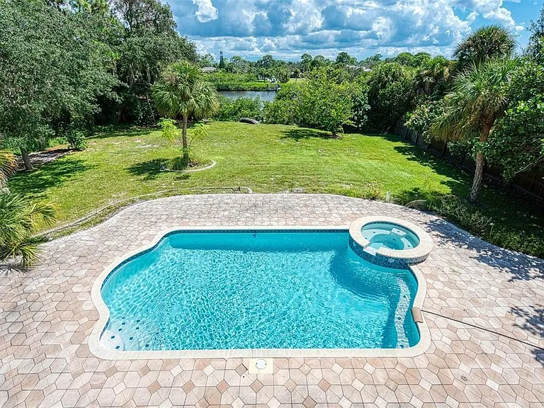 1648 Bayshore Dr — Photo 8