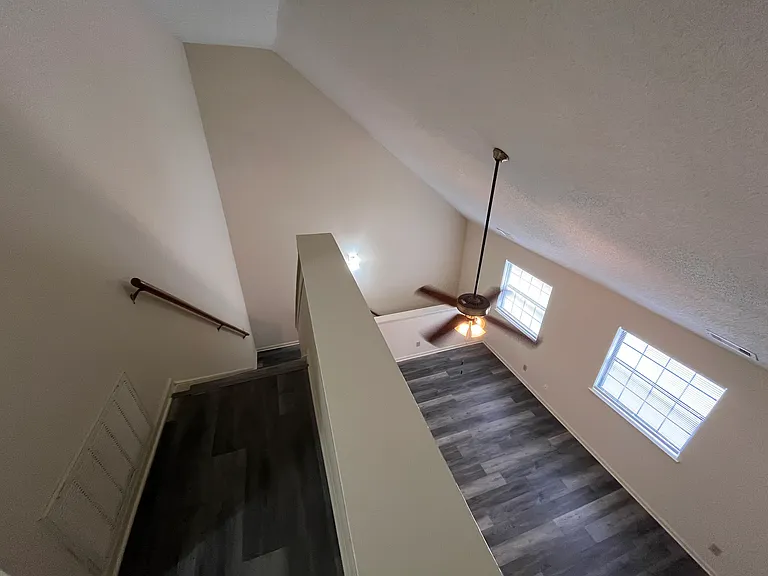 2-bed upstairs landing