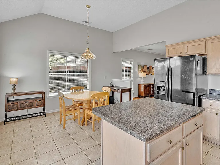 8676 Ashley Glen Cir N — Photo 12