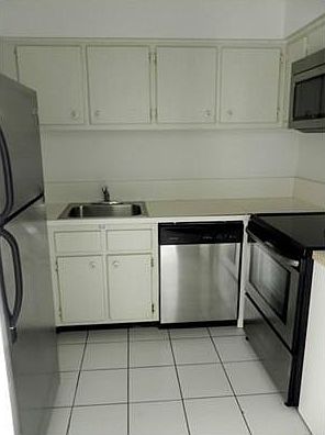 5th image of 7441 Wayne Ave APT 7D