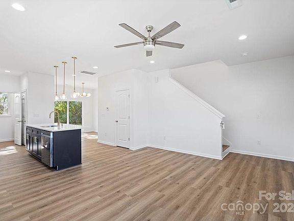 5th image of 1611 School Ave