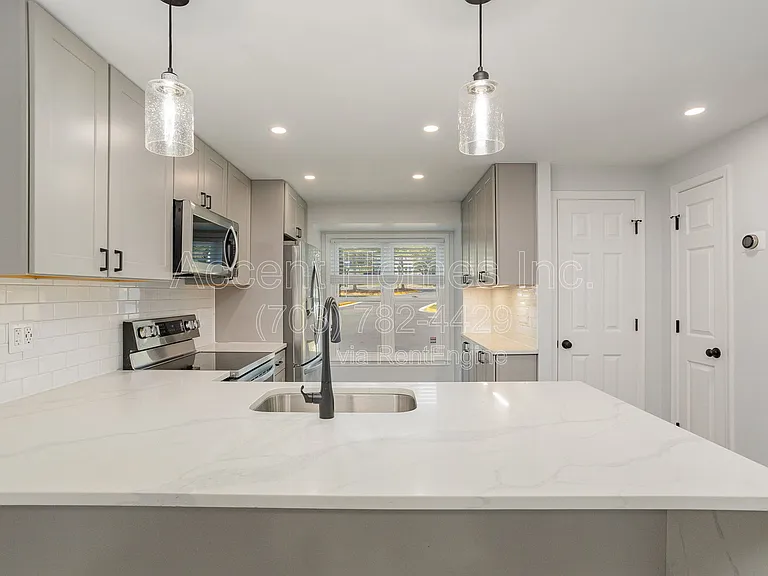 7301 Castleberg Ct — Photo 12