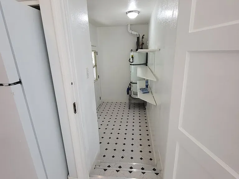555 W Whittier Ave — Photo 17