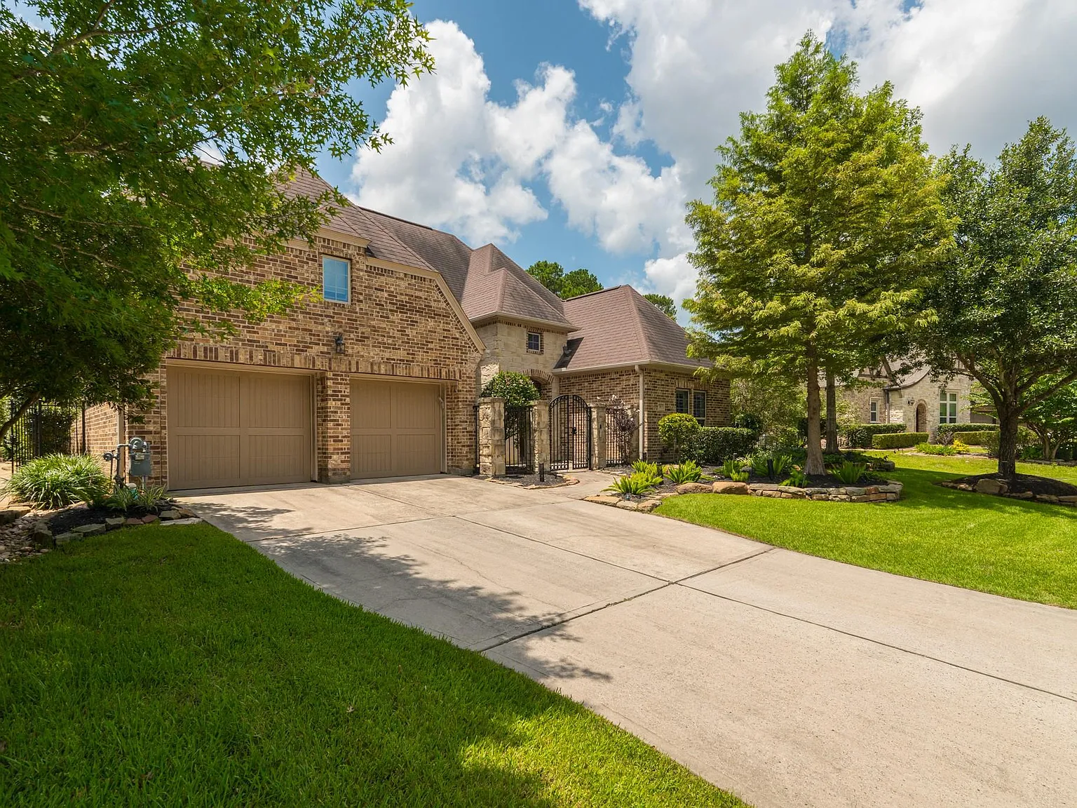 5 bed, 4.5 bath, 3625 sqft, $6,200 — Photo 1