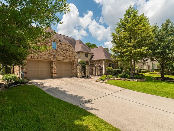 2nd image of 31 Woodglade Way