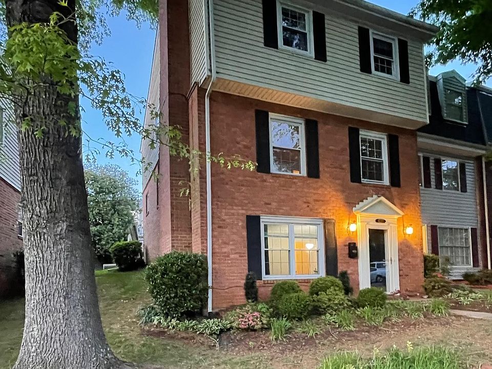 1st image of 418 W Cadbury Dr