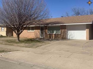 2004 Runyan Ave, Artesia, NM 88210