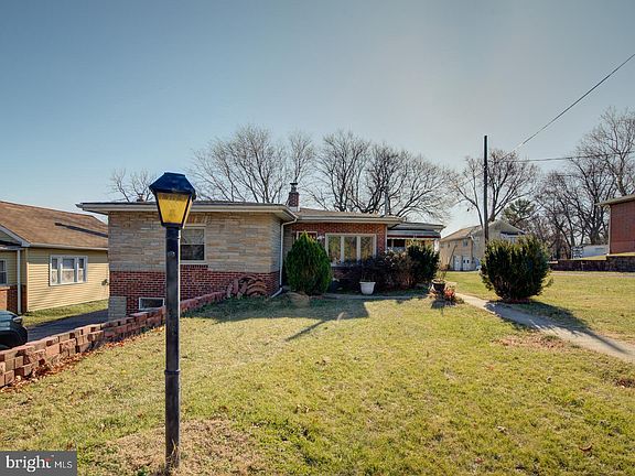 3rd image of 207 Cherry Ln