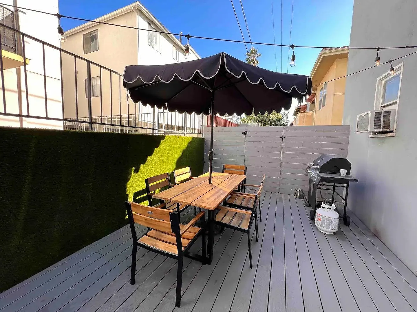 2050 Dracena Dr. — Photo 2