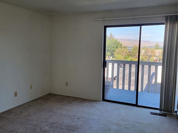 3rd image of 1535 Castlerock Ave APT 11