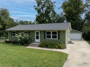 6208 Oakwood Ave NE, Cedar Rapids, IA 52402