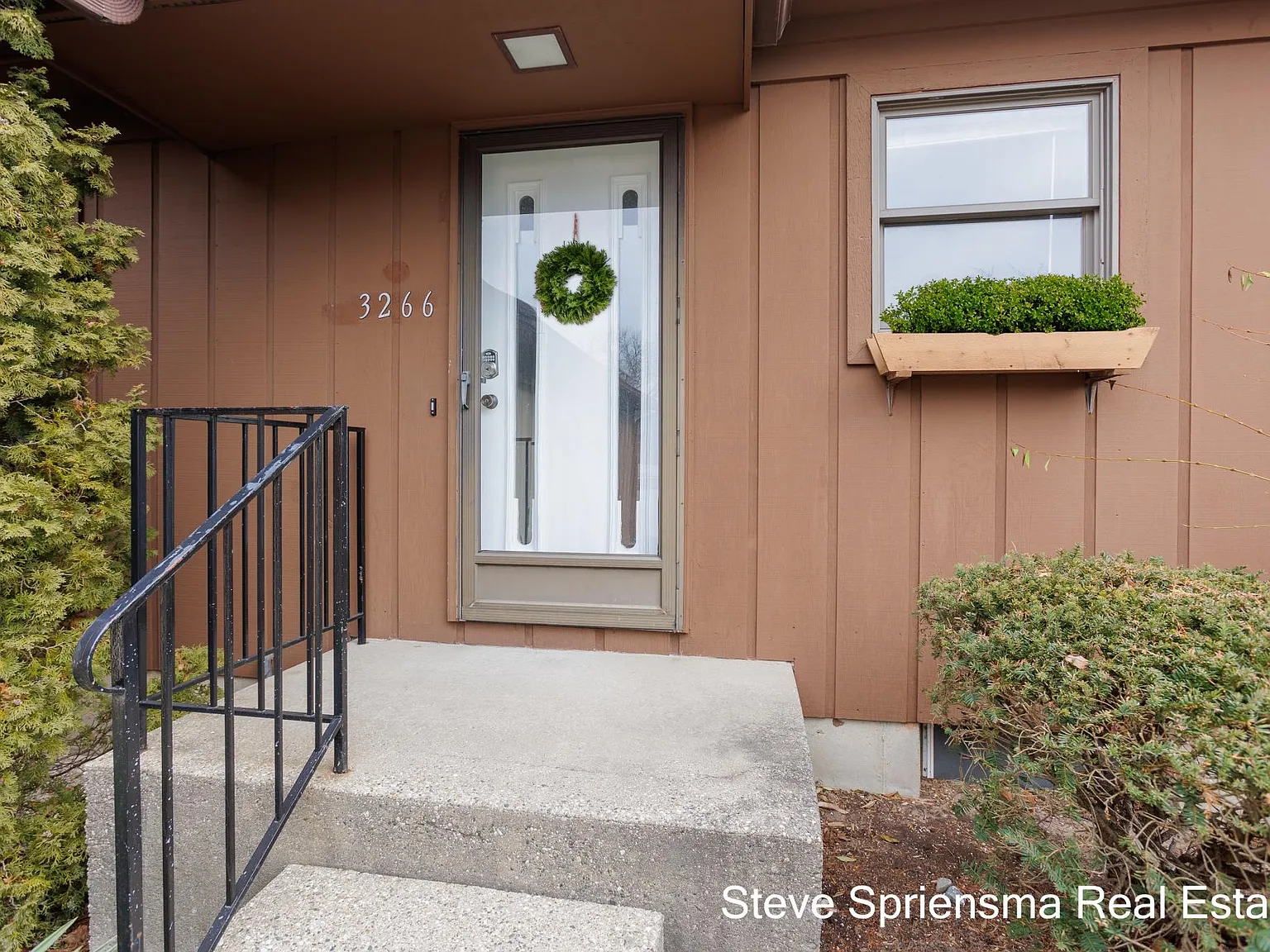 3266 Piccadilly Cir SE — Photo 2