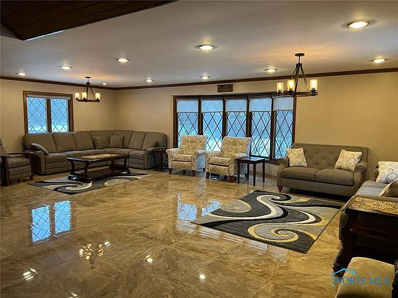 4th image of 130 Pine Ln