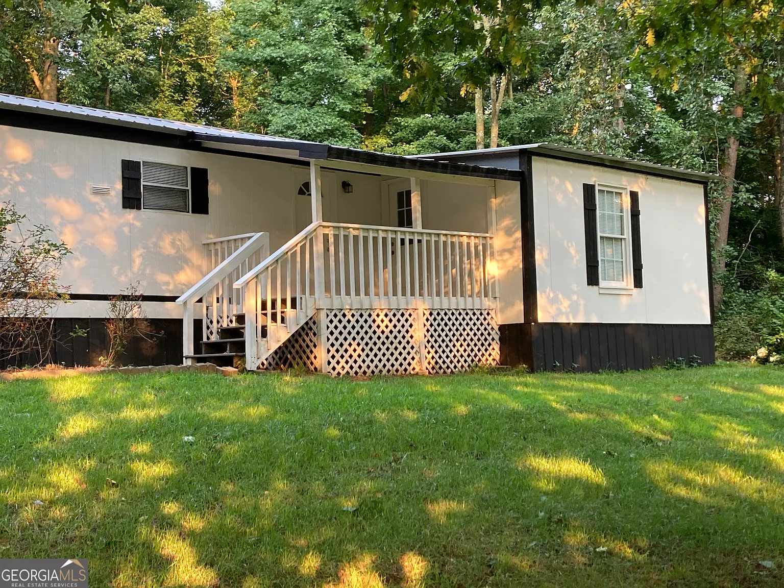 4 bed, 1.5 bath, 1250 sqft, $1,600 — Photo 2