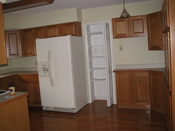 5th image of 12836 Amber Ave