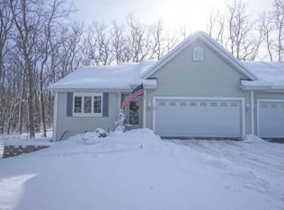 1356 Jensen Ct, Delafield, WI 53018