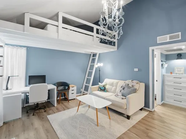 1000 W 26th St APT 204, Austin, TX 78705