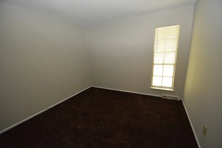 303 E Montcastle Dr — Photo 5