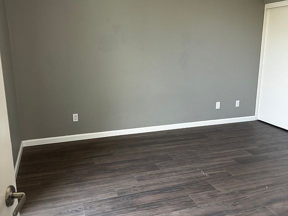 Master Bedroom (from en suite bathroom)