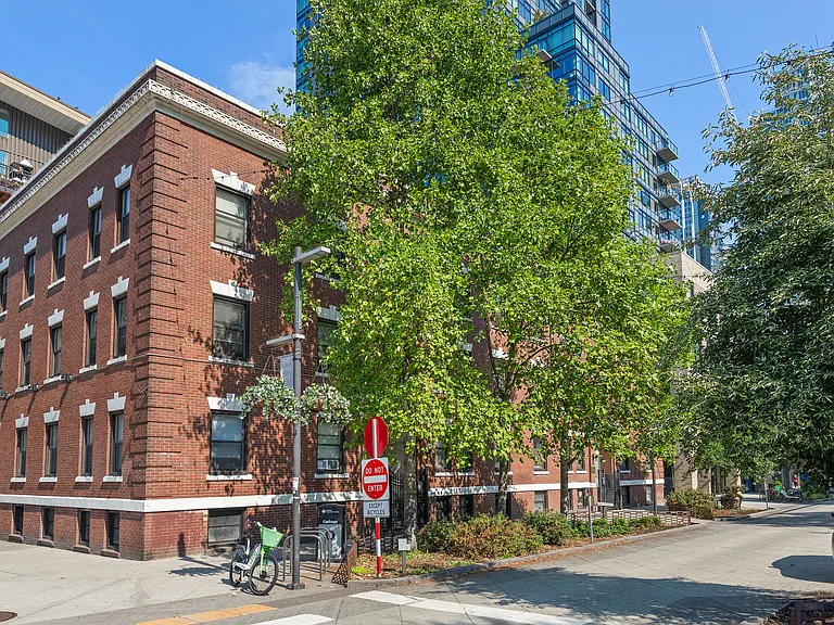 308 Bell St #35 — Photo 17