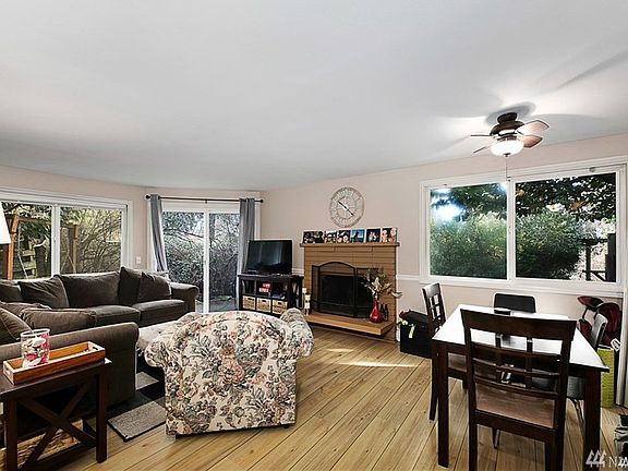 3rd image of 215 NE Dogwood St