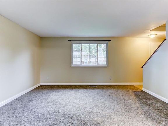 4th image of 240 Wiesen Ln