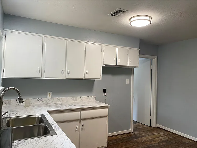 5110 W 43rd St — Photo 5