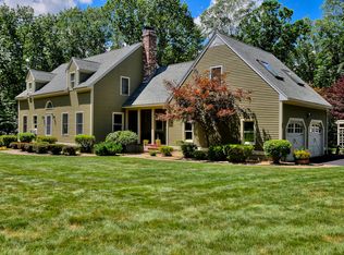 8 Tudor Dr, Salem, NH 03079