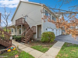 14 W Pheasant Trl, Lake In the Hills, IL 60156