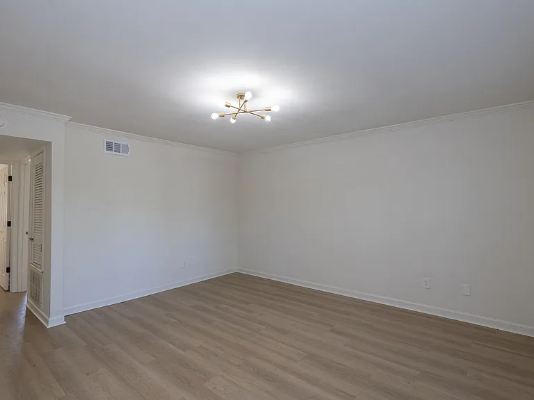 1100 Park Ln #202 — Photo 9
