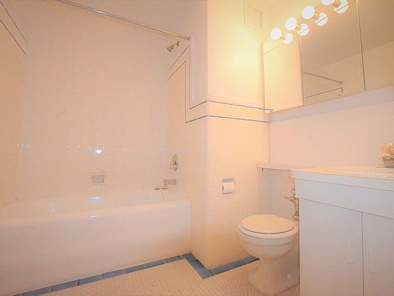 5th image of 150 E 39th St APT 601