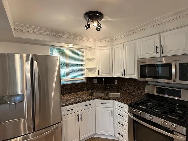807 Londonderry Dr — Photo 5