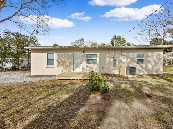 448 Lakeview Ave, Cantonment, FL 32533