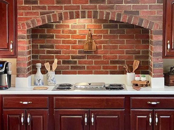 2nd image of 103 Kingsbury Woods Rd