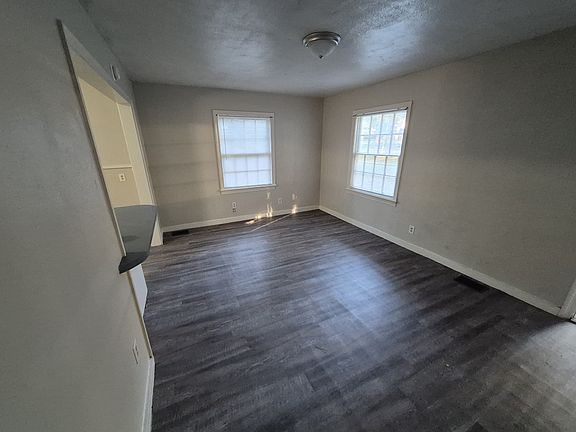 3rd image of 3251 Meadow Lane Dr