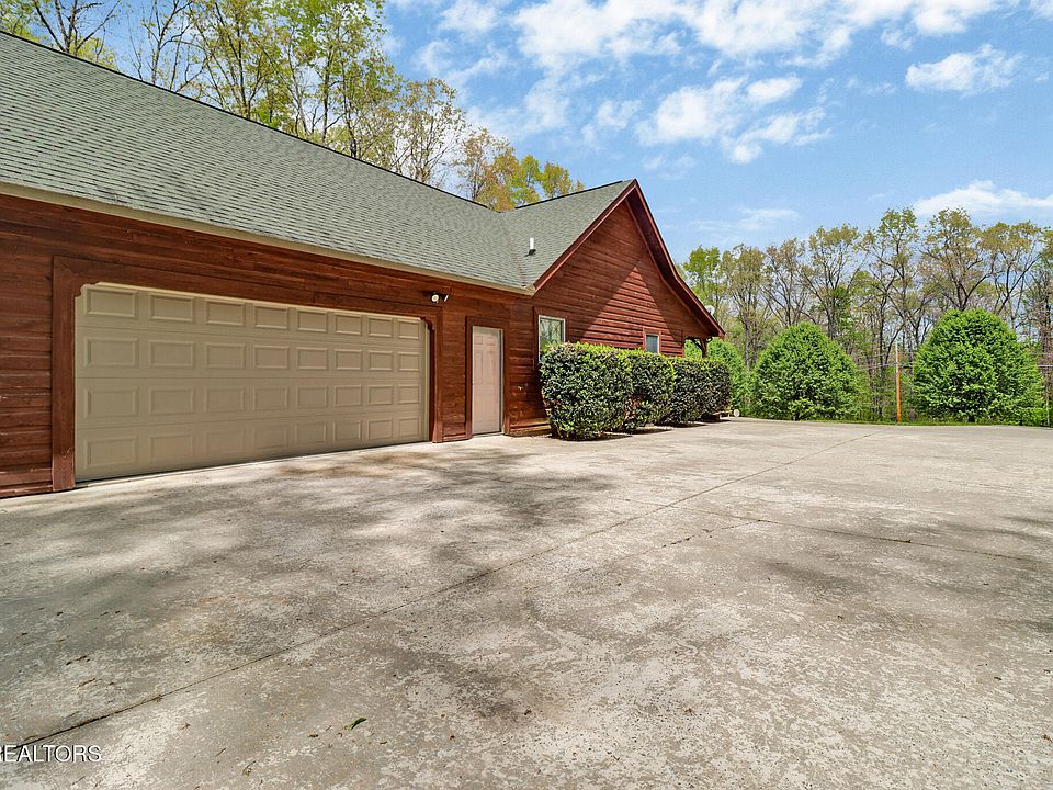 31st image of 426 Allen Dr