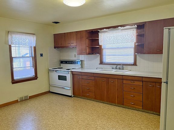 4th image of 719 12th St