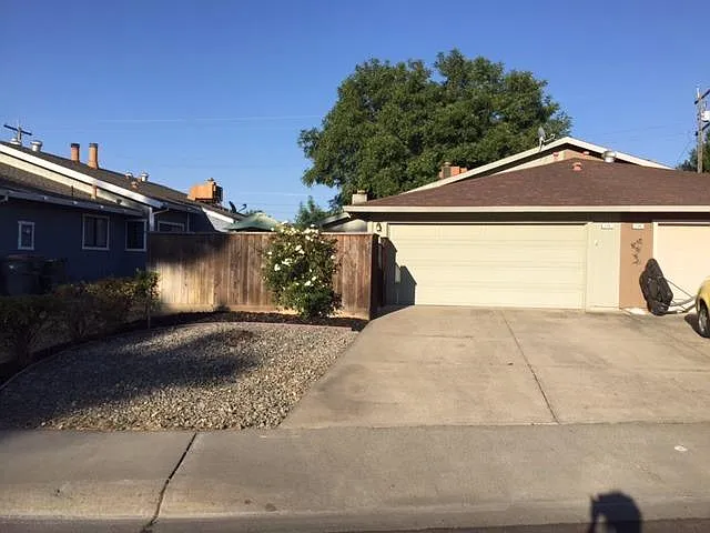 132 Muir Cir photo 1