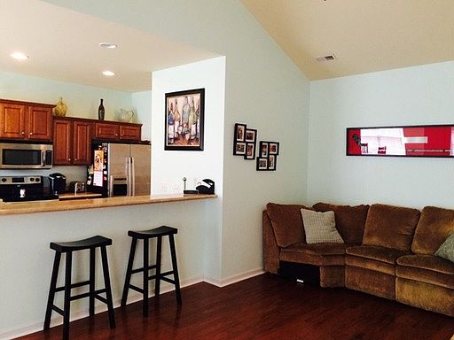 3rd image of 210 Hanna Dr