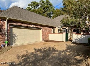 708 Versailles Dr, Ridgeland, MS 39157