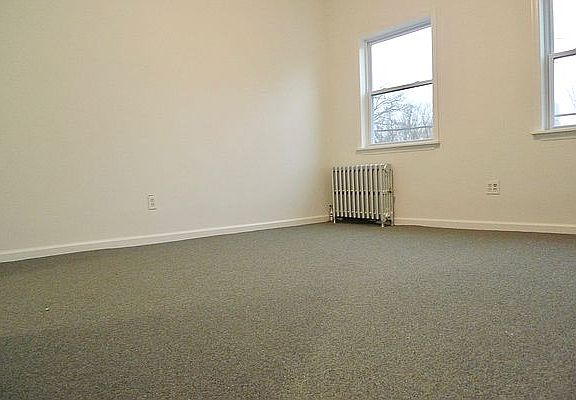 5th image of 33-53 Vernon Blvd #C
