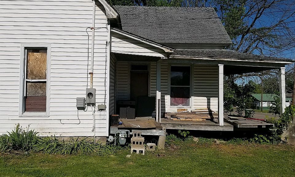1st image of 901 W Broadway Blvd