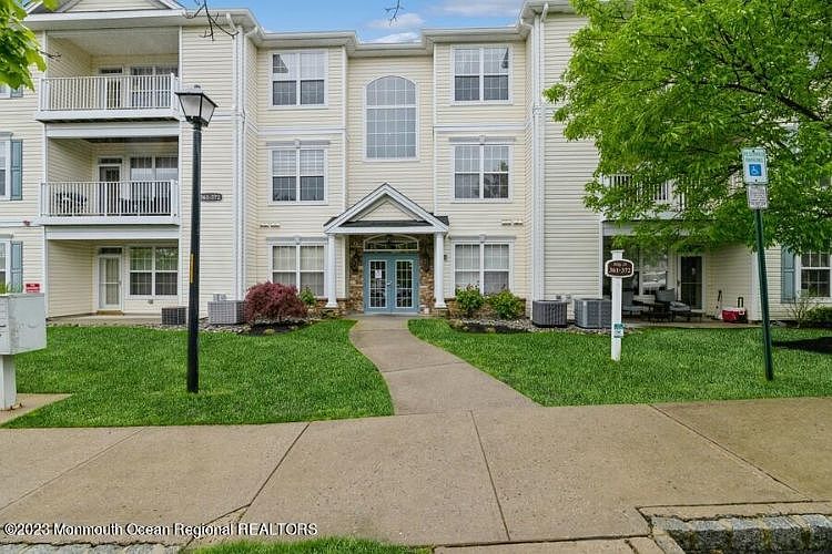 1st image of 367 Saint Andrews Pl