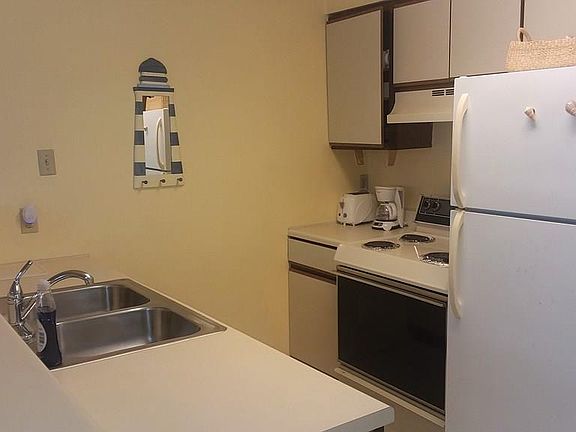 5th image of 1322 Harbor Island Dr #11