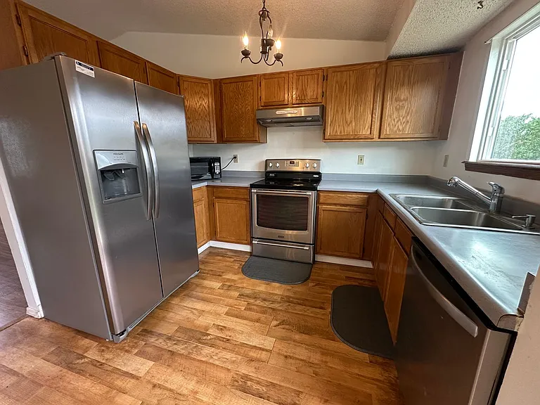 102 Comanche Ct — Photo 5